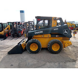 06) Minicargador John Deere 332g 2021