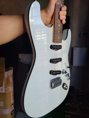 Fender Aerodyne Special Strato, White Guitarra Eléctrica.