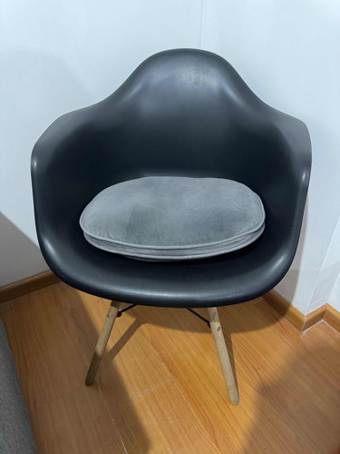 Sillones Eames X4 Usados En Excelentes Condiciones.