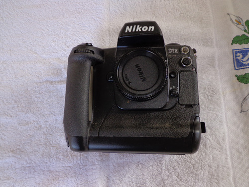 Nikon D1x Analogica Corpo P/ Conserto Ou Retirada De Peças