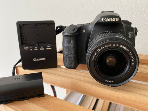 Câmera Canon Eos 60d + Lente 18-55mm Mais Acessórios