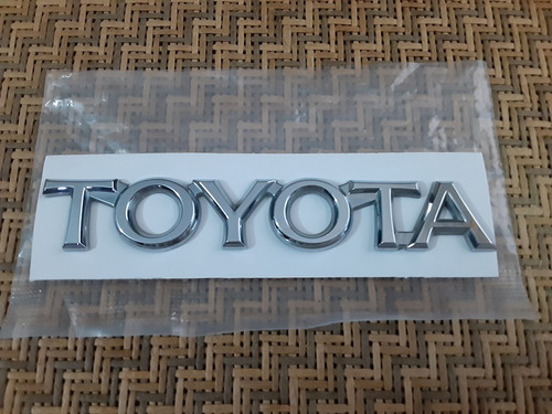 Emblema Toyota De Tapa Maleta De Corolla Baby Camry Usado. Foto 4