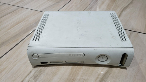 Xbox 360 Fat Branco Só O Aparelho Sem Nada Ele Funciona Mas O Leitor Não Leu Os Jogos. K10