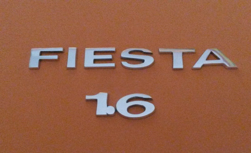 Emblema Kit De Ford Fiesta  2 Piezas En Metal Pulido Foto 4