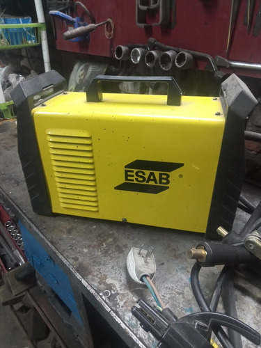 Soldadora Esab 240i 