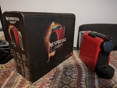 Cafetera Nespresso Essenza Mini D