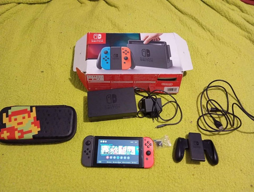 Nintendo Switch Neon + Mk8 (digital) Color Negro