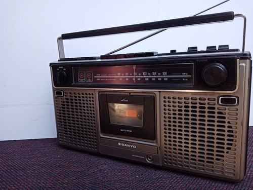 Radiograbadora Vintage Sanyo M9909 Para Decoración 