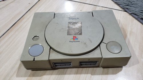 Playstation 1 Fat Só O Aparelho Sem Nada. Liga Mas Sem Imagem. 61. P1