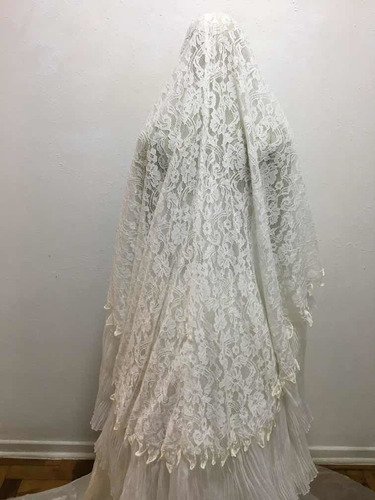 Cauda Longa De  Vestido De Noiva Renda / Babado Otímo Estado