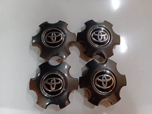 Vendo Kit 4 Tapitas Centros De Llantas De Toyota Hilux Srv