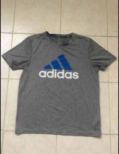 Remera adidas Niño Talle 12. Impecable. Original