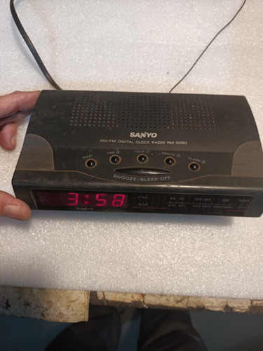 Radio Reloj Despertador Sanyo Funciona Todo