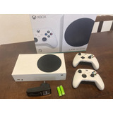 Consola Xbox Series S 512gb Con 2 Joystick Cargador Y Pilas.