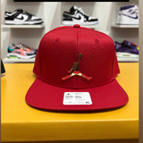 Gorra Jordan Roja  Pro Ingot Chapa Dorada