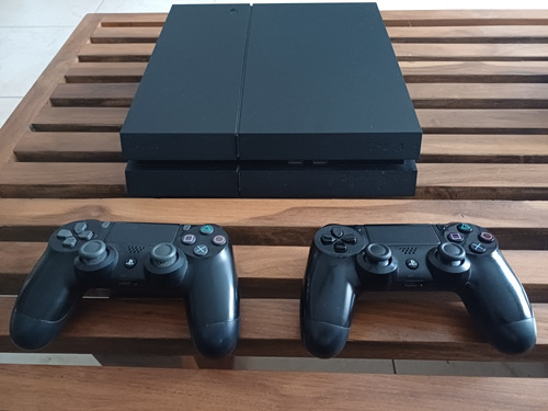 Playstation 4 500gb + 2 Joystick Dualshok + 3 Juegos