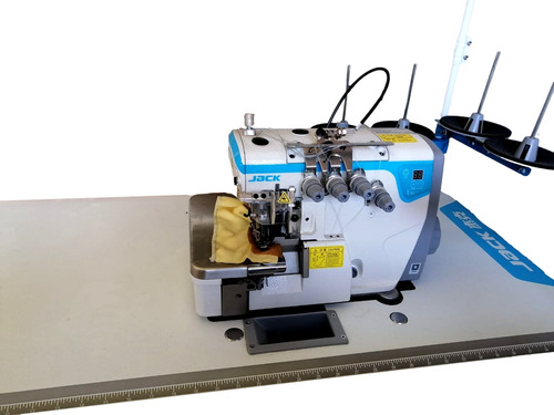 Overlock 4 Hilos Jack. Con Atraque. Motor Bajo Consumo