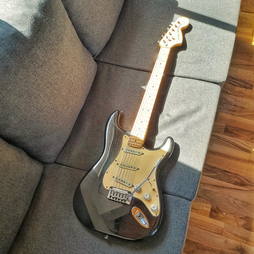 Guitarra Squier Stratocaster Standard Black