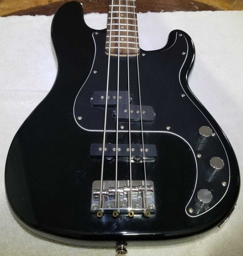 Squirt By Fender O.bass