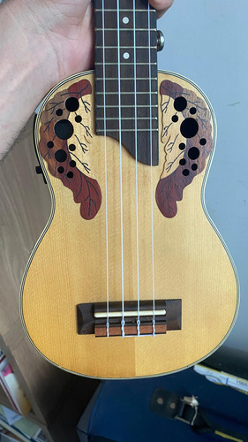 Ukulele Akahai Ronsani Soprano Spruce Elétrico Akv-23