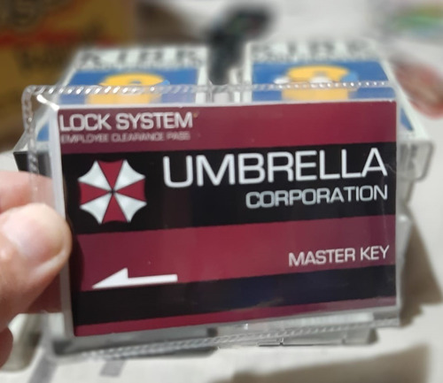 Porta Sube Resident Evil Master Key Mas Sobre De Regalo