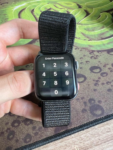 Apple Watch Series 4 - 44mm Black