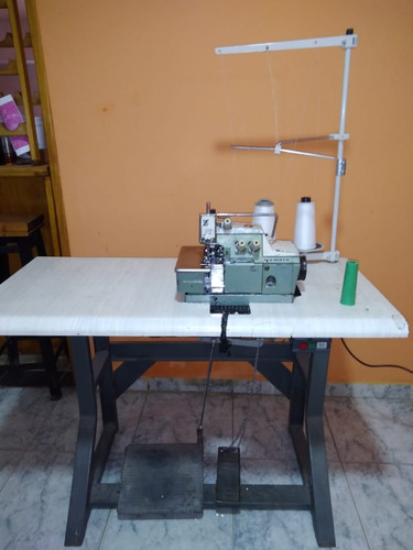 Máquina Overlock 3 Hilos