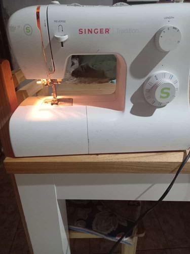 Máquina De Coser Singer 2273, Automática