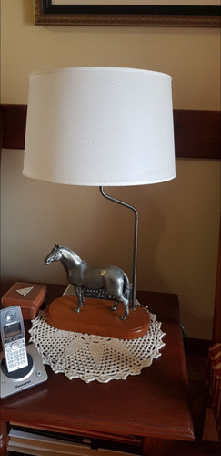 Lampara De Escritorio Con Figura De Caballo