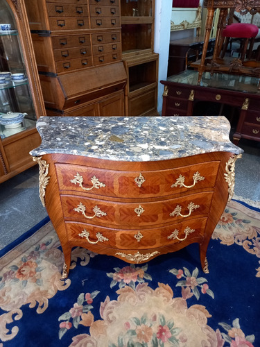 Manyantiques - Antigua  Comoda Francesa Con Bronceria