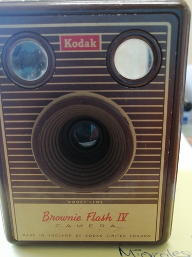 Vendo Cámara Fotográfica Kodak Brownie Flash Iv Decoracion.