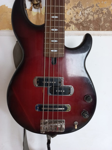 Bajo Yamaha Bb425