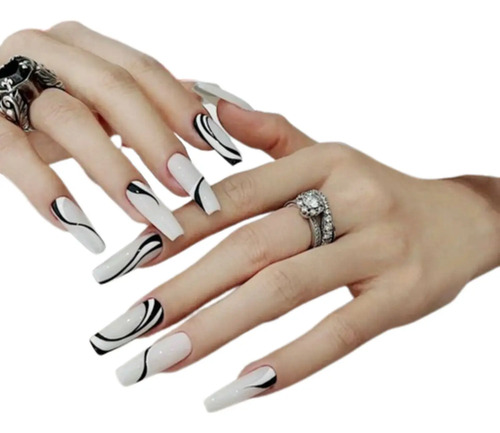 Blancas Uñas Adheribles Decoradas