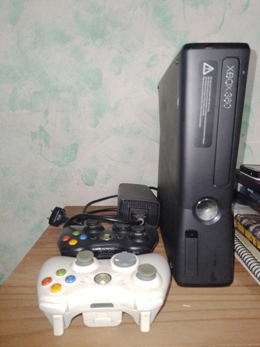 Xbox 360 Original + 2 Controles Y Varios Juegos 