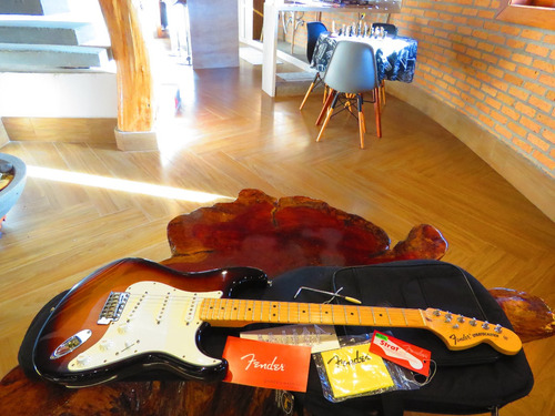 Fender Stratocaster American Special 2013 .. Gibson Standard