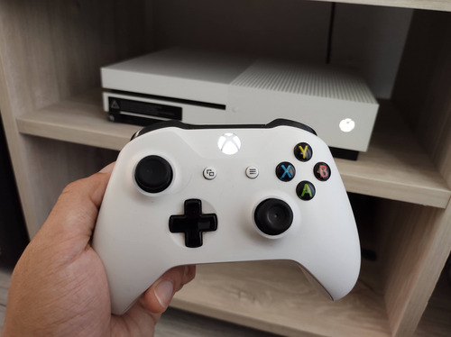 Microsoft Xbox One S 500gb 1 Joystick Pilas Y Cargador Ener