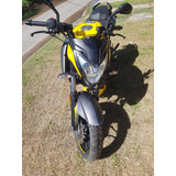 Bajaj Rouser Ns200 Con 2 Cascos De Regalo Y 1 Par De Guantes