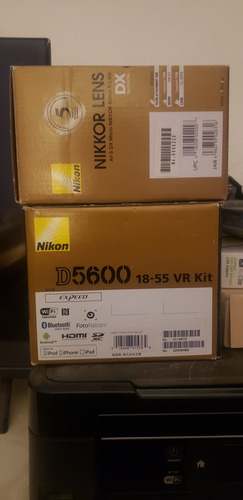 Vendo Nikon D5600 (kit 18-55) + Lente Nikkor 40 Mm F/2.8g