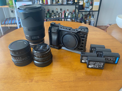 Cámara Sony Alpha A6400 Con Lentes Y Accesorios