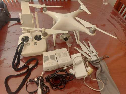 Drone Dji Phantom 4 C4k Blanco 2 Baterías +1 Juego Helic