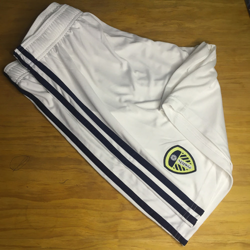 Leeds United Shorts Titular 22/23 Talle L 