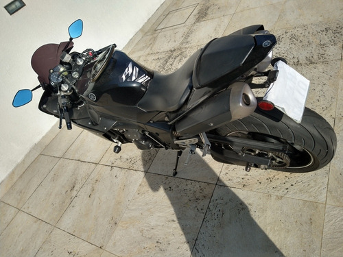 YAMAHA R1
