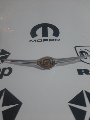 Emblema Parrilla Ornamento Chrysler Neon 00 - 05 Mopar  Foto 2