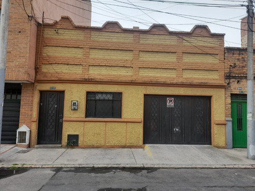 Casa De Habitacion Junto Con El Lote De Terreno En Donde Esta Edificada Con Una Extension Superficiaria De 160 Mts2