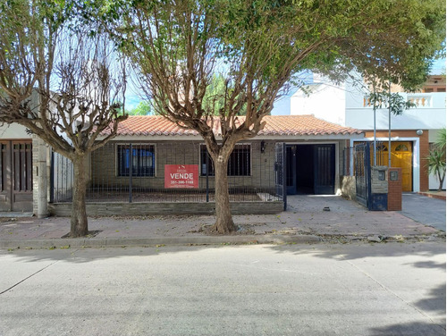 Casa En Venta Bº Mariano Balcarce 2 Dormitorios Y Patio- Champaquí 2400