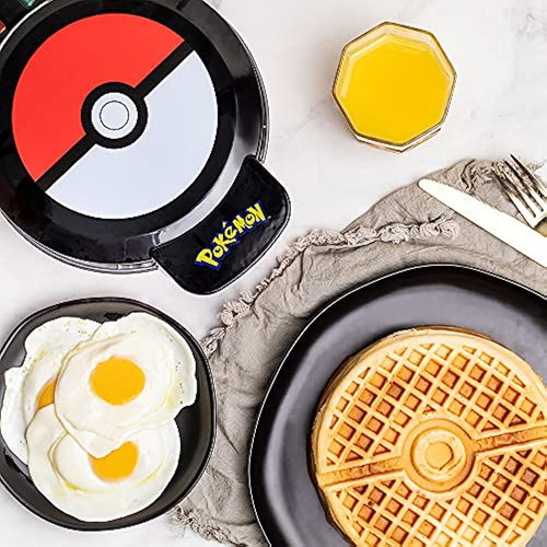 Uncanny Brands Pokemon Waffle Maker - Hacer Gofres Bounty Po