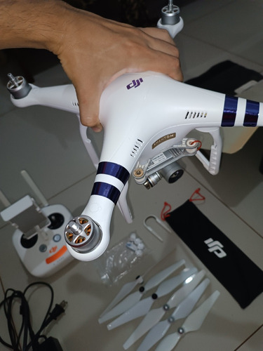 Drone Dji Phantom 3 Pro, Com Acessórios Originais 