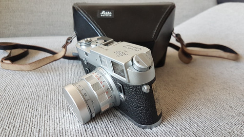 Leica M4 (1967) + Lente Summicron 50mm. (1966). Con Estuche.