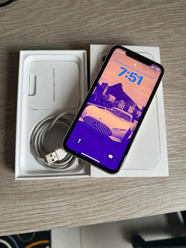 iPhone 11 Color Blanco 128g Buen Estado En Caja Libre