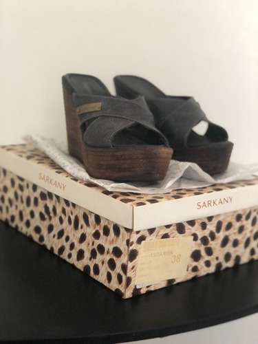 Sandalias, Ricky Sarkany 